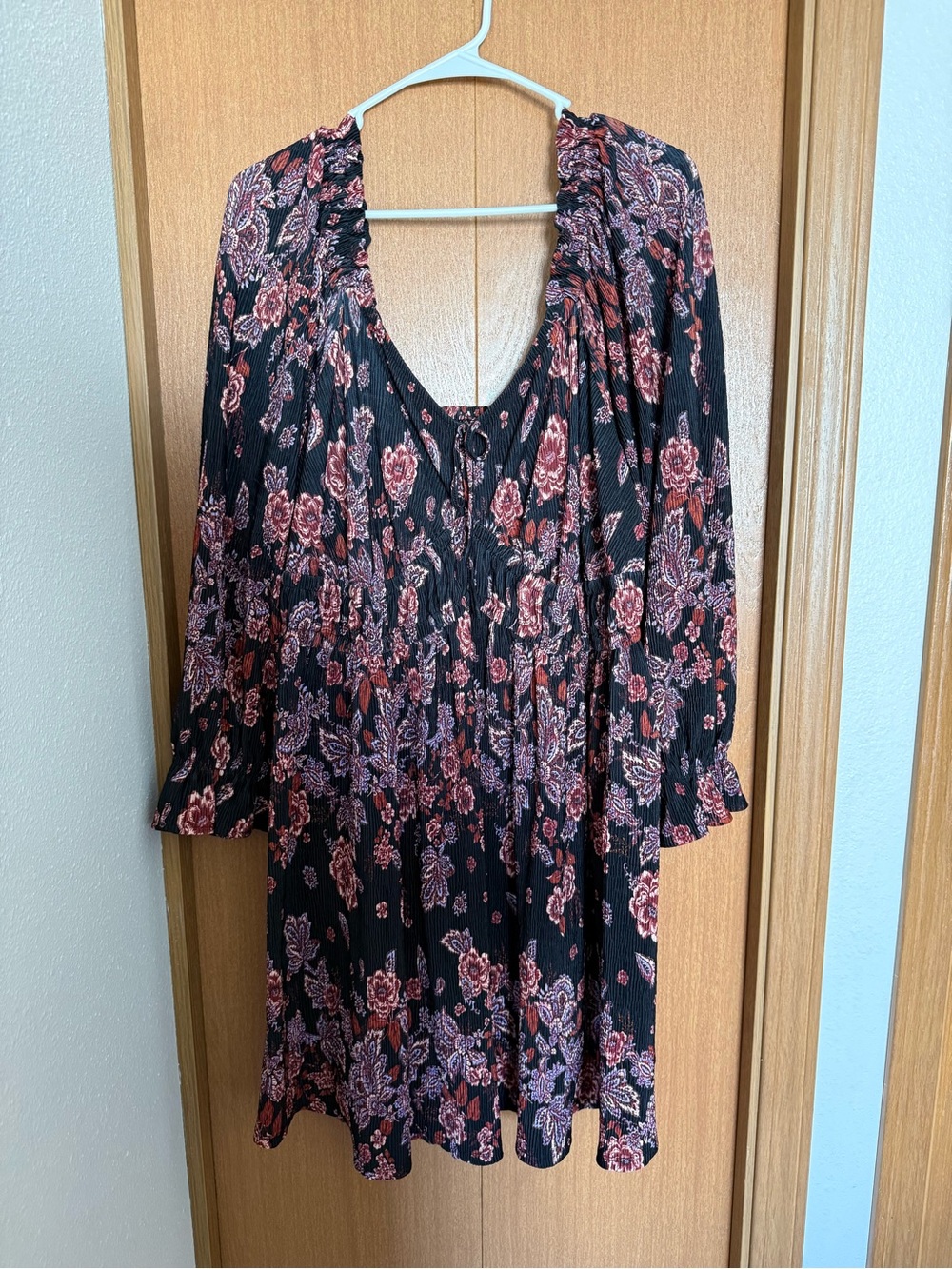 Women's Black Floral V-Neck Tunic Dress with Rose Print - Picture 1 of 5
